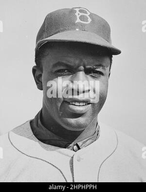 Jackie Robinson nella sua Brooklyn Dodgers uniforme ca. 1950 Foto Stock