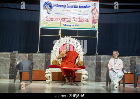 Ramanuja Statua della cerimonia di dedizione di uguaglianza, Chinna Jeeyar Swamy Speaking, Hyderabad, Telengana, India Foto Stock