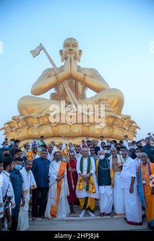Ramanuja Statua della dedica dell'uguaglianza, Chinna Jeeyar Swamy e Rajnath Singh, Sri Sri Ravi Shankar, Ravi Shankar Prasad, Hyderabad, Telengana, India Foto Stock