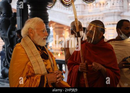 Ramanuja Statua dell'uguaglianza dedica, Chinna Jeeyar Swamy con Narendra modi, Hyderabad, Telengana, India Foto Stock