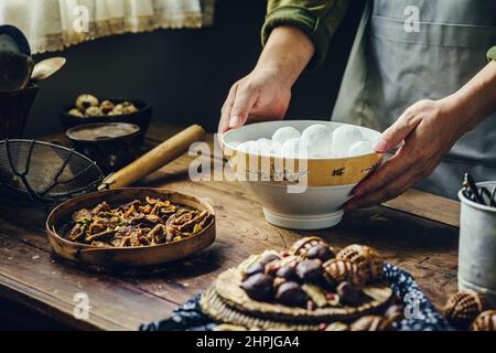 Fare yuanxiao Foto Stock