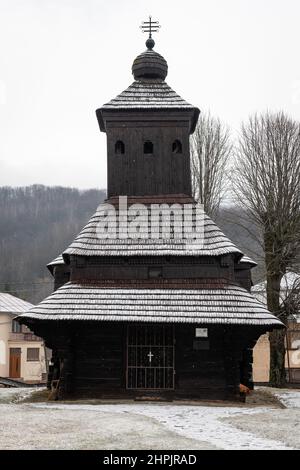 Chiesa lignea greco-cattolica di San Michele Arcangelo a Ulicske Krive, Slovacchia Foto Stock