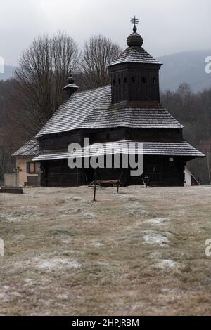 Chiesa lignea greco-cattolica di San Michele Arcangelo a Ulicske Krive, Slovacchia Foto Stock