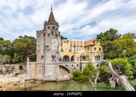 CASCAIS, PORTOGALLO - 06 SETTEMBRE 2021: Palazzo Condes de Castro in una giornata di sole. Cascais, Portogallo. Foto Stock