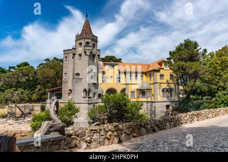 CASCAIS, PORTOGALLO - 06 SETTEMBRE 2021: Palazzo Condes de Castro in una giornata di sole. Cascais, Portogallo. Foto Stock