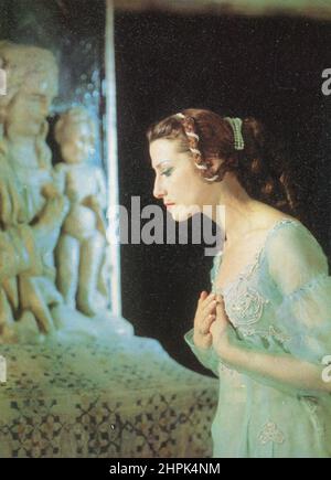 Maya Mikhailovna Plisetskaya (in russo: Майя Михайловна Плисецкая, 20 novembre 1925 – 2 maggio 2015) è stata una ballerina, coreografo, ballerino e attrice sovietica e russa. Vecchia cartolina dell'URSS, 1966. Foto Stock