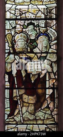 Vetrata di percy Bacon & Brothers raffigurante Saints Felix & Ethedreda, St. Peter and St. Paul's Church, Watlington, Norfolk Foto Stock