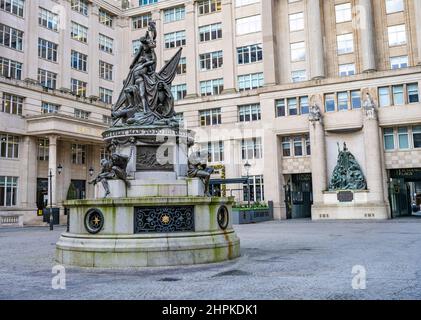 Il Monumento Nelson; Bandiere Exchange; Liverpool; Merseyside Foto Stock