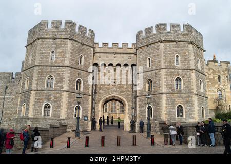 Windsor, Berkshire, Regno Unito. 22nd Febbraio, 2022. Sua Maestà la Regina ha contratto Covid-19 e rimane al Castello di Windsor su compiti leggeri. Credit: Maureen McLean/Alamy Live News Foto Stock