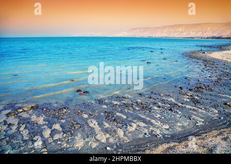 Bellissimo Mare di Galilea al mattino. Tempo prima del sorgere del sole Foto Stock