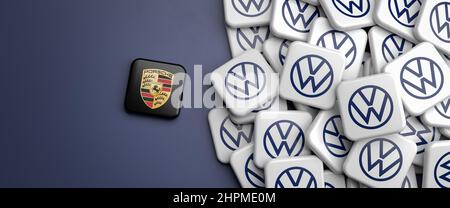 Volkswagen spinning fuori del marchio Porsche andando pubblico. Logo del costruttore tedesco di auto di massa Volkswagen VW e un logo di Porsche. Foto Stock
