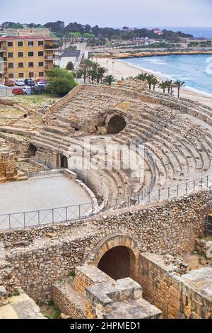 Anfiteatro romano del 2nd° secolo, Tarragona, Provincia di Tarragona, Catalogna, Spagna. Può ospitare fino a 15.000 spettatori. L'Ensemble Archeologico Foto Stock