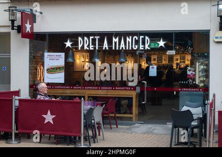 Windsor, Berkshire, Regno Unito. 22nd Febbraio, 2022. Una giornata tranquilla al Pret A Manger di Windsor. Credit: Maureen McLean/Alamy Live News Foto Stock