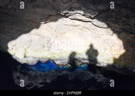 L'occhio blu nella grotta, Buracona, Buracona-Ragonda, SAL (IIha do SAL), República de Cabo (Capo Verde) Foto Stock