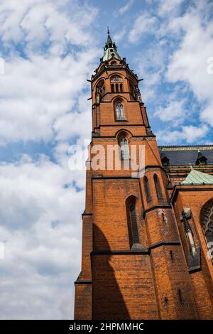 Legnica, Polonia - Aprile 2021: Facciata della Cattedrale di san Apostoli Pietro e Paolo Foto Stock