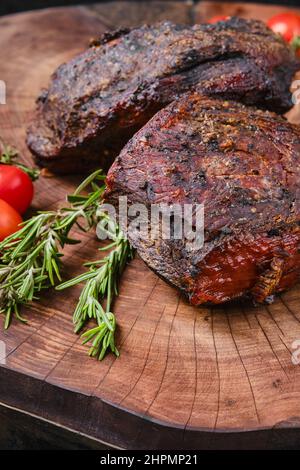 Concetto di cottura lento - carne di manzo al forno, vista da primo piano Foto Stock