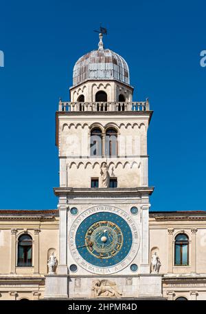 Torre dell'Orologio astronomica vista da Piazza dei Signori, Padova (Padova), Italia Foto Stock