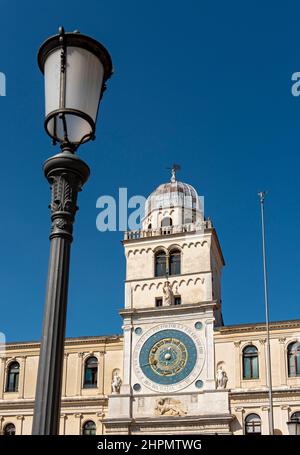 Torre dell'Orologio astronomica vista da Piazza dei Signori, Padova (Padova), Italia Foto Stock