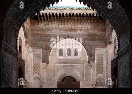 Dettagli architettonici al Attarine MadrasaFez medina - Marocco. Foto Stock