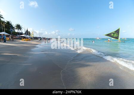 Ipojuca, PE, Brasile - 15 ottobre 2021: Vista della spiaggia di Porto de Galinhas, regione del centro. Foto Stock