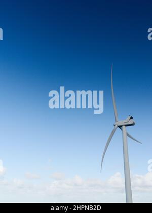Turbina eolica contro il cielo nuvoloso, 2,0MW Vestas V80 onshore Foto Stock