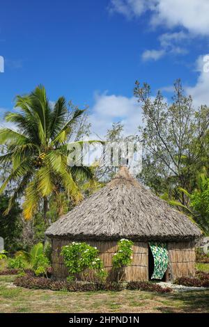 Tradizionale casa Kanak sull isola Ouvea, Isole della Lealtà, Nuova Caledonia. Kanak sono i melanesiani indigeni abitanti della Nuova Caledonia. Foto Stock