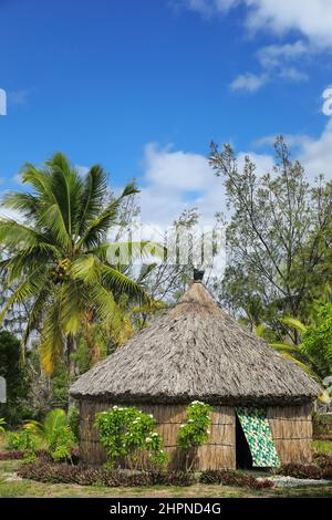 Tradizionale casa Kanak sull isola Ouvea, Isole della Lealtà, Nuova Caledonia. Kanak sono i melanesiani indigeni abitanti della Nuova Caledonia. Foto Stock