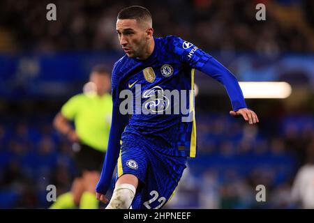 Londra, Regno Unito. 22nd Feb 2022. Hakim Ziyech di Chelsea guarda avanti. UEFA Champions League, round of 16 1st leg match, Chelsea contro LOSC Lille a Stamford Bridge a Londra martedì 22nd febbraio 2022. Questa immagine può essere utilizzata solo a scopo editoriale. Solo per uso editoriale, licenza richiesta per uso commerciale. Nessun uso in scommesse, giochi o un singolo club/campionato/player pubblicazioni. pic di Steffan Bowen/Andrew Orchard sport fotografia/Alamy Live news credito: Andrew Orchard sport fotografia/Alamy Live News Foto Stock