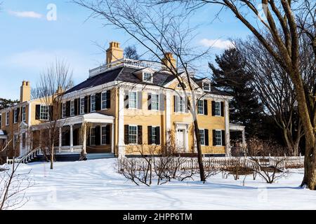 Cambridge, Massachusetts, USA - 16 febbraio 2022: The Longfellow House (c.. 1759) in Brattle Street a Cambridge. Sede di George Washington Foto Stock