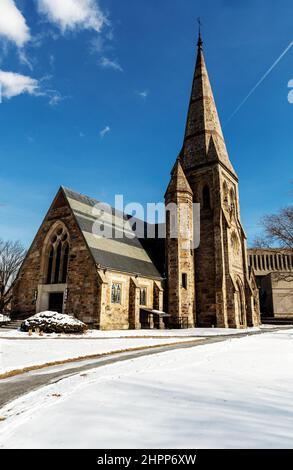 Cambridge, Massachusetts, USA - 16 febbraio 2022: St. John's Memorial Chapel su Brattle Street. Costruito nel 1867.. Foto Stock