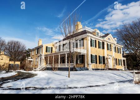 Cambridge, Massachusetts, USA - 16 febbraio 2022: The Longfellow House (c.. 1759) in Brattle Street a Cambridge. Sede di George Washington Foto Stock