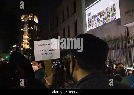 In Messico sono state organizzate diverse proteste che chiedevano una migliore sicurezza per i giornalisti. A Città del Messico i giornalisti si sono riuniti per protestare contro la uccisioni di giornalisti e la mancanza di aiuto da parte del governo messicano. Sincé all'inizio del 2022 ci sono stati 5 uccisioni di giornalisti. José Luis Gamboa, Margarito Martínez, Lourdes Maldonado, Roberto Toledo ed Herber López sono stati uccisi. Messico. Foto Stock