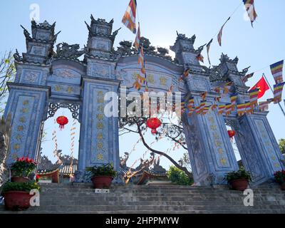 Da Nang, Vietnam - 12 aprile 2021: Tempio di Linh Ung, Chua Linh Ung a Ba Na Foto Stock