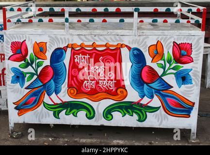 Vernice di rickshaw di Stall del tè colorato in TSC Foto Stock