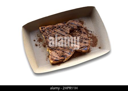Pane tostato al miele pane al cioccolato, panetteria, pane tostato isolato su sfondo bianco. Foto Stock