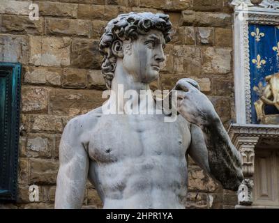 Italia, Toscana, Firenze, Palazzo Vecchio, la statua del David di Michelangelo Foto Stock