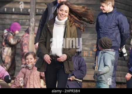 La Duchessa di Cambridge durante la sua visita allo Stenurten Forest Kindergarten a Copenhagen, Danimarca, il secondo giorno di una visita di lavoro di due giorni con il Royal Foundation Center for Early Childhood. Data foto: Mercoledì 23 febbraio 2022. Foto Stock