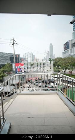 RS Tower Skywalk Cross Bridge Ratchadapisek Road, DIN Daeng, DIN Daeng Bangkok Thailandia Foto Stock