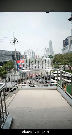 RS Tower Skywalk Cross Bridge Ratchadapisek Road, DIN Daeng, DIN Daeng Bangkok Thailandia Foto Stock