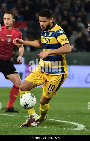 Pisa, Italia. 22nd Feb 2022. Simone Solomon Sohm (Parma) durante AC Pisa vs Parma Calcio, partita di calcio italiana Serie B a Pisa, Italia, Febbraio 22 2022 Credit: Independent Photo Agency/Alamy Live News Foto Stock