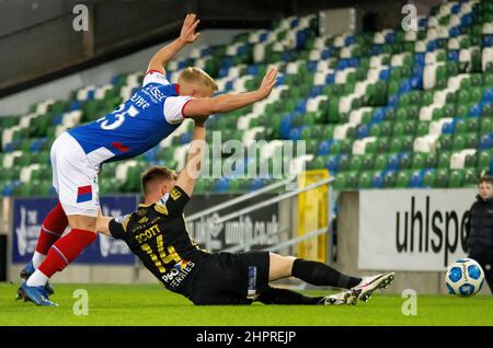 Andy Scott & Conor Pepper - Linfield Vs Larne in the Danske Bank Premiership, martedì 8th febbraio 2022 a Windsor Park, Belfast. Foto Stock