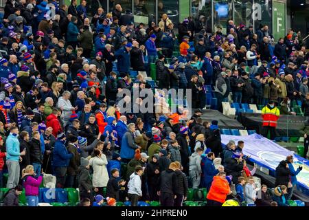 Linfield Vs Larne nella Danske Bank Premiership, martedì 8th febbraio 2022 a Windsor Park, Belfast. Foto Stock