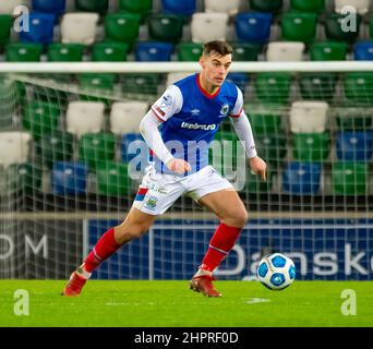 Linfield Vs Larne nella Danske Bank Premiership, martedì 8th febbraio 2022 a Windsor Park, Belfast. Foto Stock