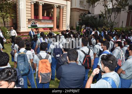 Kolkata, Bengala Occidentale, India. 23rd Feb 2022. Il Prof. Sumantra Bose, Direttore del Netaji Research Bureau di Kolkata, ha tenuto il suo discorso inaugurale della mostra '75 anni di indipendenza'', i successi dell'India in Scienza e tecnologia' al Birla Industrial & Technological Museum (BITM) (Credit Image: © Biswarup Gangully/Pacific Press via ZUMA Press Wire) Foto Stock