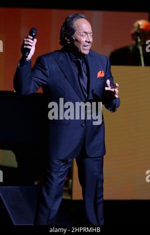 Ort Lauderdale FL, USA. 22nd Feb 2022. Paul Anka suona durante Anka canta Sinatra al Broward Center for the Performing Arts il 22 febbraio 2022 a Fort Lauderdale, Florida. Credit: Mpi04/Media Punch/Alamy Live News Foto Stock