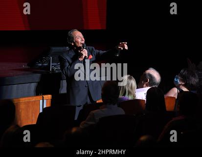 Ort Lauderdale FL, USA. 22nd Feb 2022. Paul Anka suona durante Anka canta Sinatra al Broward Center for the Performing Arts il 22 febbraio 2022 a Fort Lauderdale, Florida. Credit: Mpi04/Media Punch/Alamy Live News Foto Stock