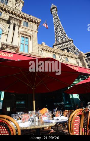 Mon Ami Gabi French Bistro Restaurant e la Torre Eiffel replica al Paris Las Vegas Hotel & Casino Foto Stock
