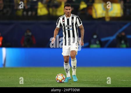 Villarreal, Spagna, 22nd febbraio 2022. Danilo della Juventus durante la partita della UEFA Champions League all'Estadio de la Ceramica, Villarreal. Il credito d'immagine dovrebbe essere: Jonathan Moscrop / Sportimage Foto Stock