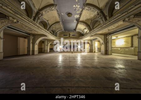 Old Walhalla teatro Wiesbaden, grande sala con palco Foto Stock