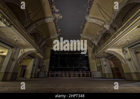 Old Walhalla teatro Wiesbaden, grande sala con vista sul palco Foto Stock